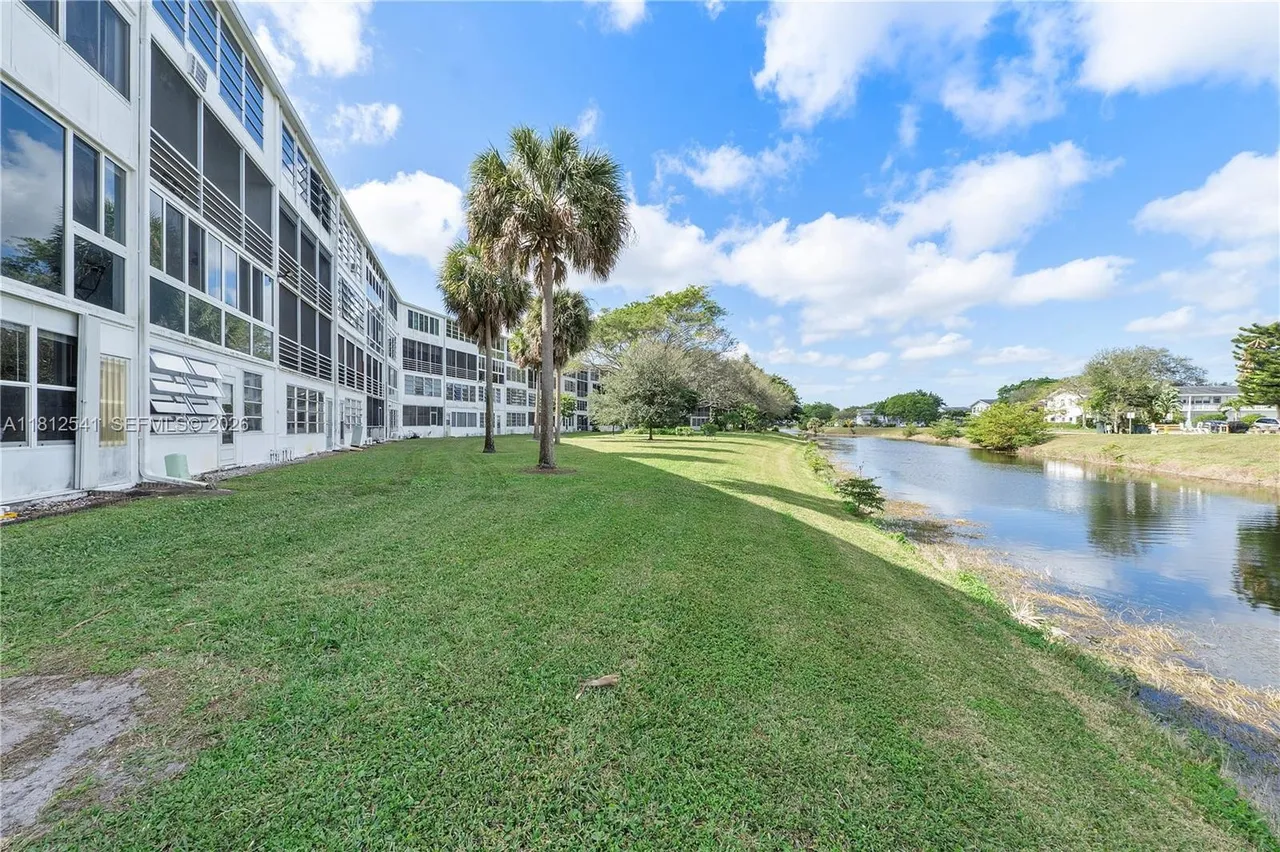 8647e4f9853a5e0cd57e5a4ecbf4d078l-m1817691957rd-w1280_h960