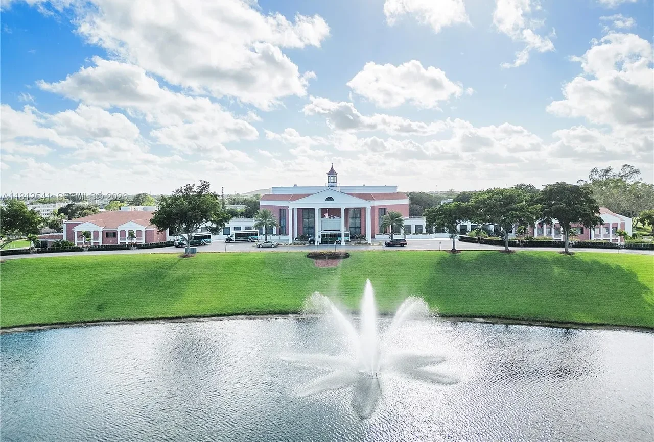 8647e4f9853a5e0cd57e5a4ecbf4d078l-m2889557737rd-w1280_h960